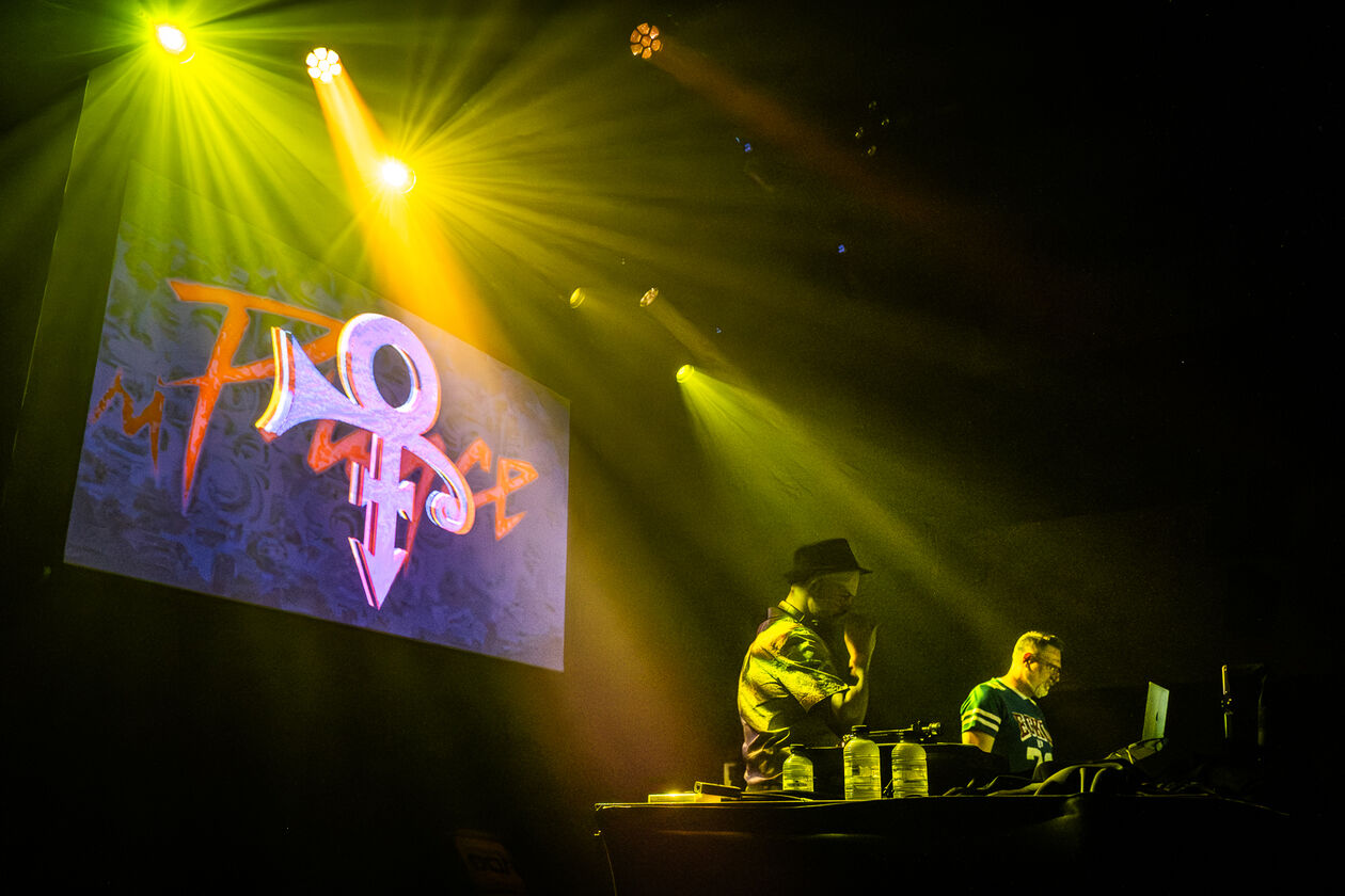 13-We Honour- Prince-Serge Hasperhoven