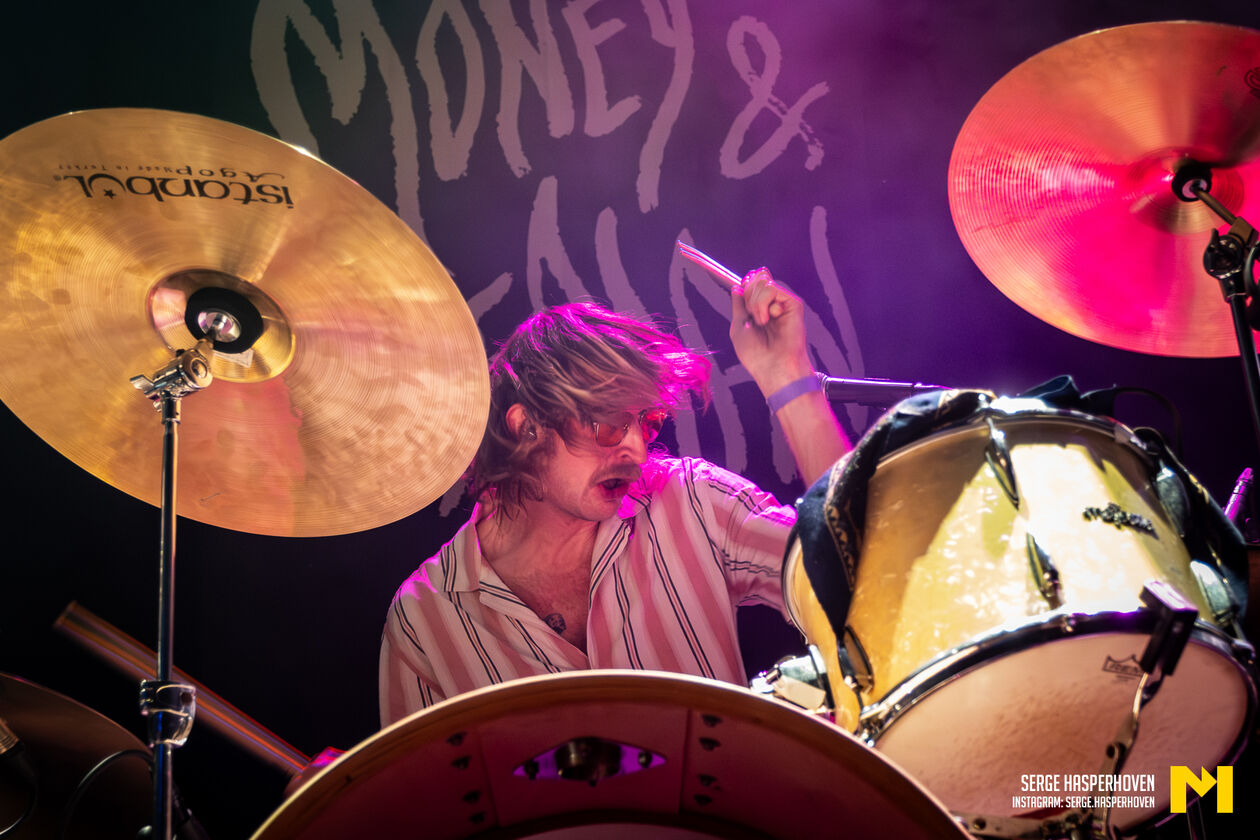 15-Money & The Man-Serge Hasperhoven