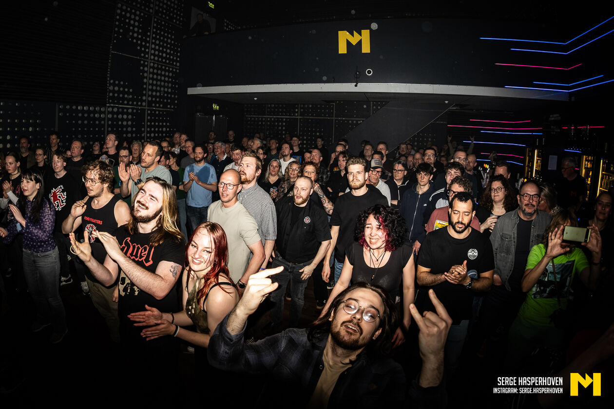 16-Money & The Man-Serge Hasperhoven