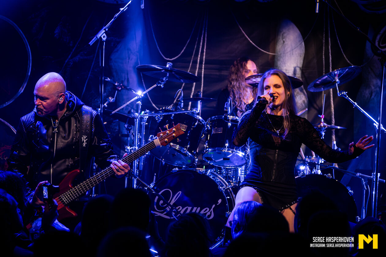 17-Leaves' Eyes-Serge Hasperhoven