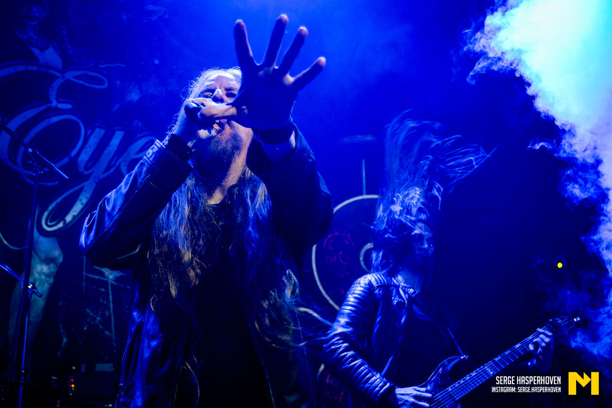 8-Leaves' Eyes-Serge Hasperhoven