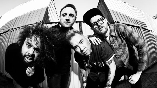 Call It Off plays Taylor Swift