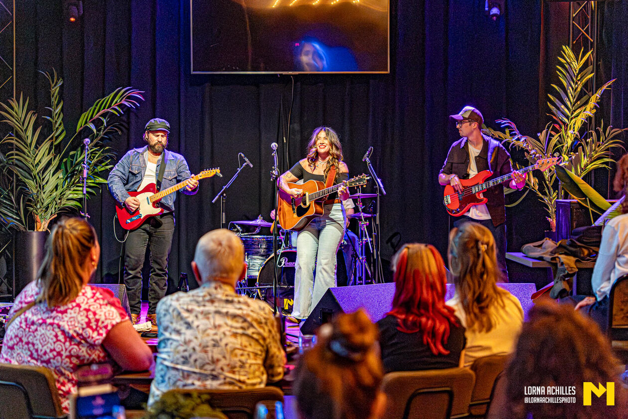 Hannah Juanita & The Hardliners