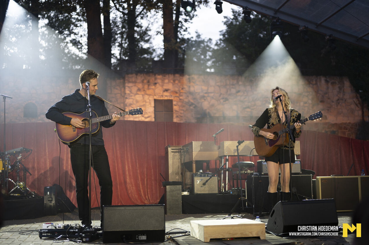 Ilse DeLange - ChristianHoedeman;-0806