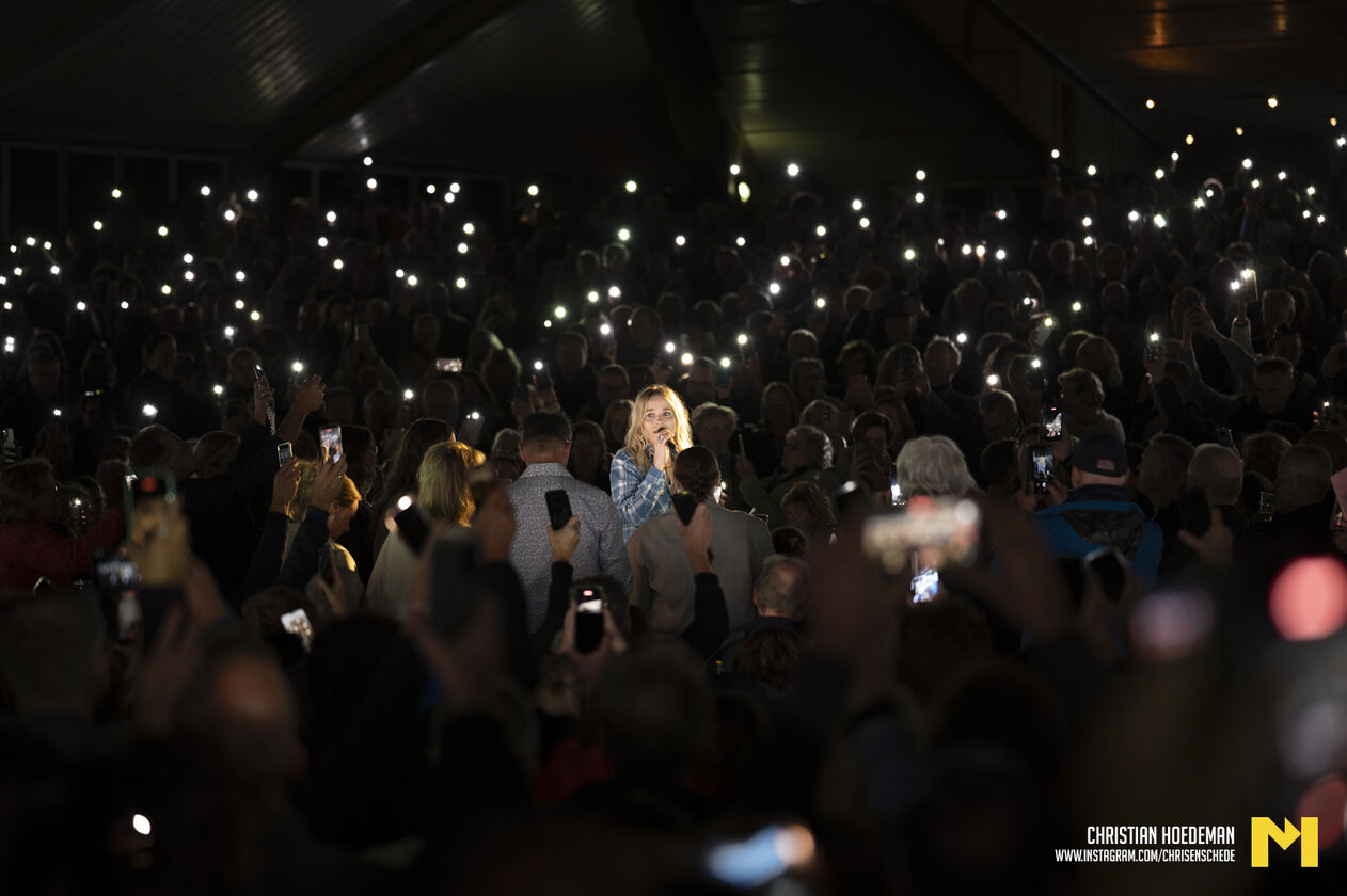 Ilse DeLange - ChristianHoedeman;-1283