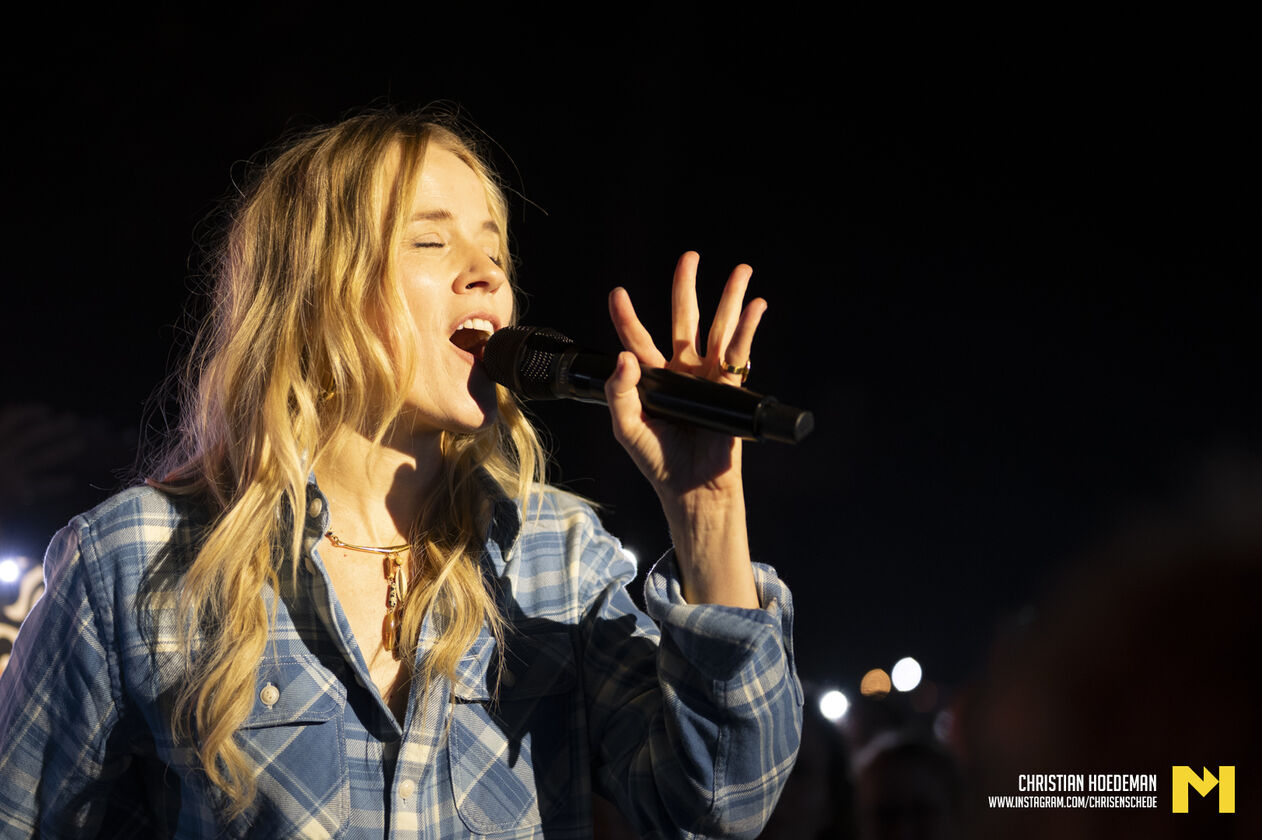 Ilse DeLange - ChristianHoedeman;-1360