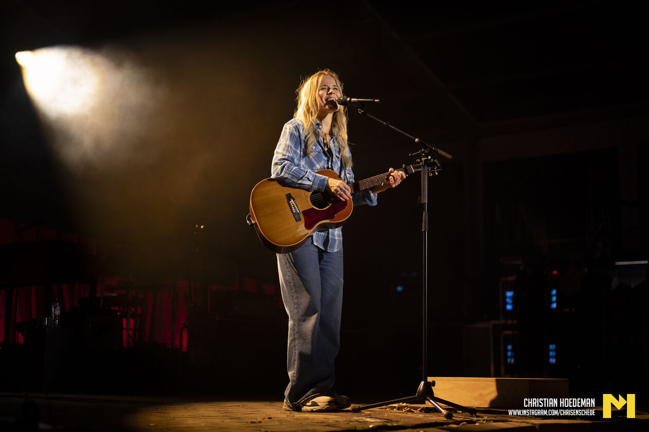 Ilse DeLange - ChristianHoedeman;-1461