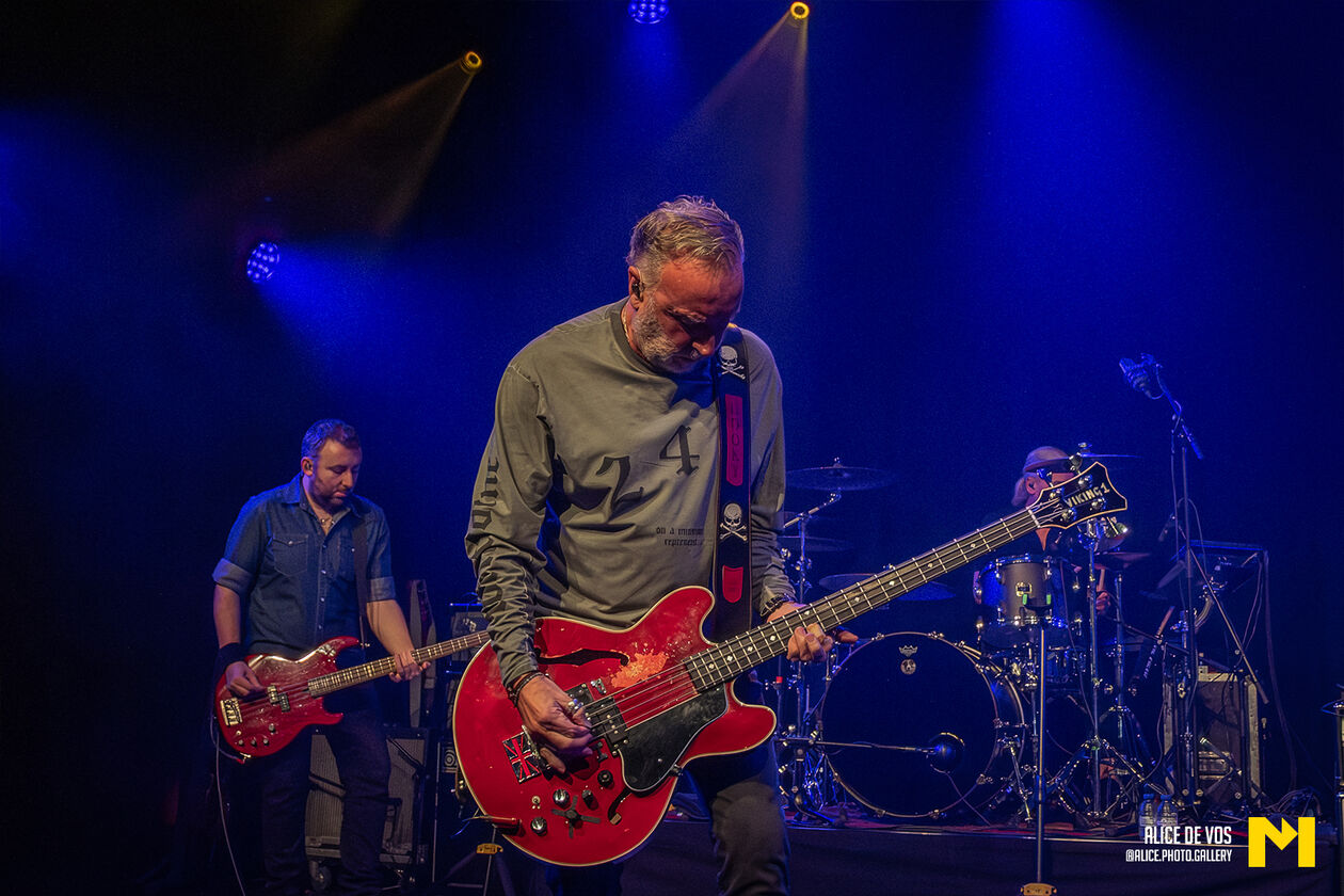 Peter_Hook_And_The_Light_01