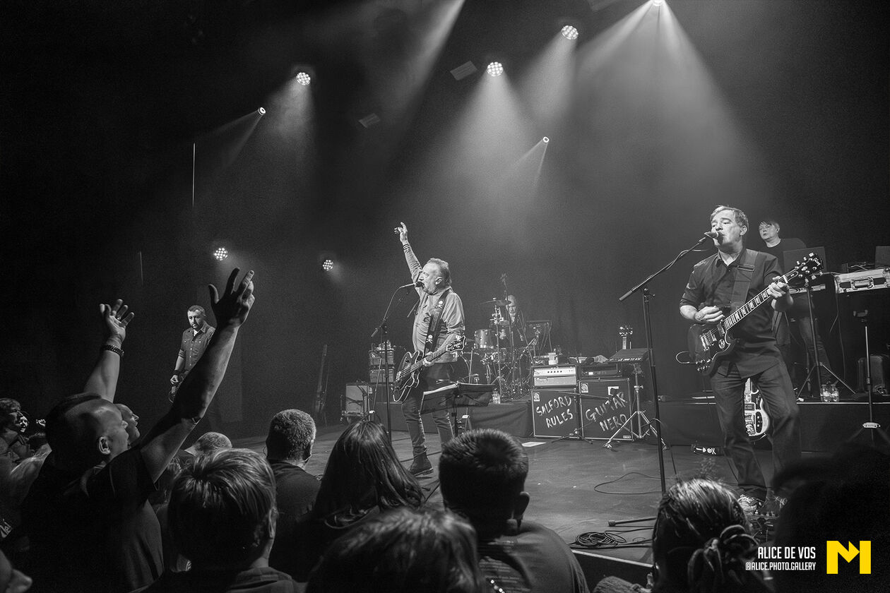 Peter_Hook_And_The_Light_06