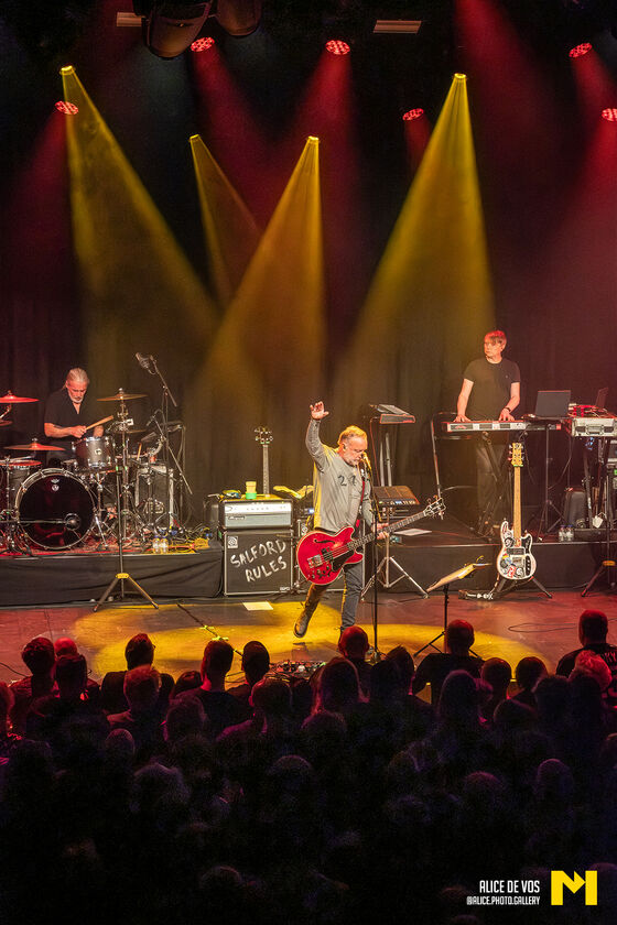 Peter_Hook_And_The_Light_13