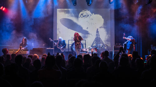 Physical Graffiti Performing LED ZEPPELIN